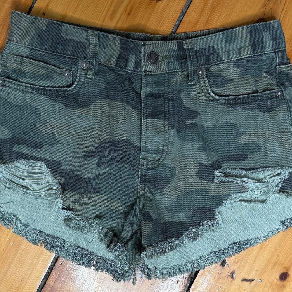 We The Free Camouflage Distressed Free People Denim Shorts Women size 26